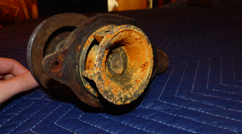 Illustration for article titled Here's What The Inside Of A Neglected World War II Jeep Engine Looks Like